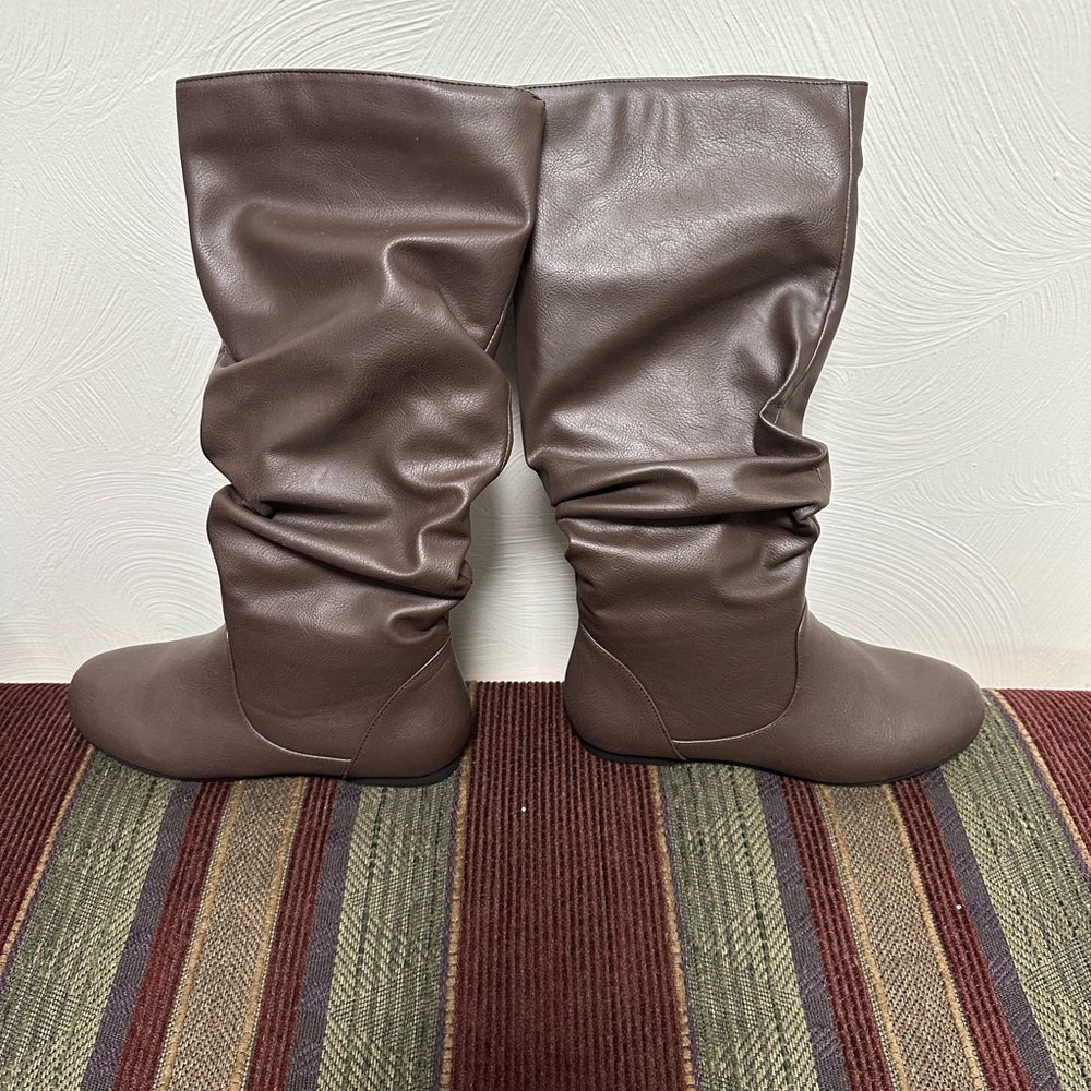 Journee Jayne Round Tow Women’s Riding Boots